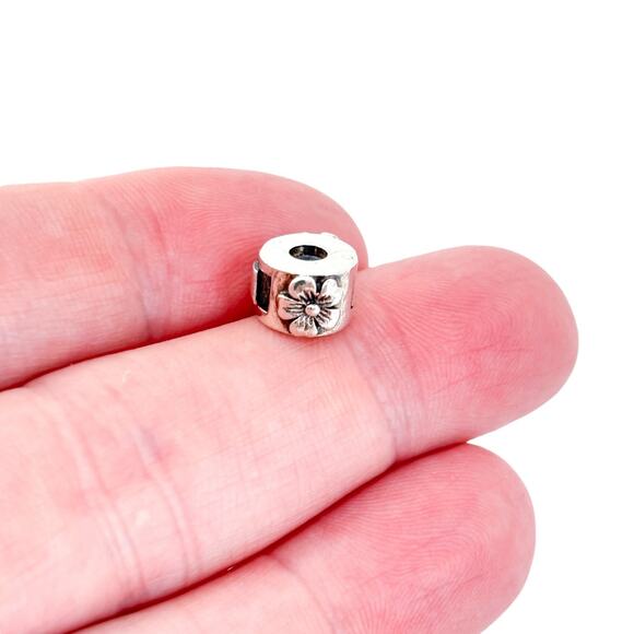 Vintage CHAM Thailand Sterling Silver 925 1cm Floral Clip Charm Bead - Picture 1 of 9